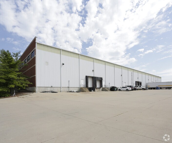 More Photos Of 2020-2108 McDonough St, Joliet Warehouse For Lease
