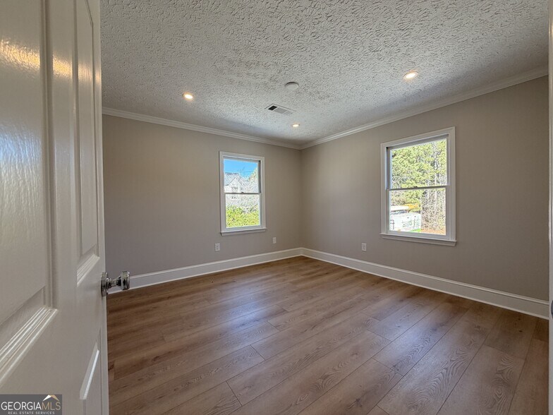 More Photos Of 1165 Cedar Shoals Dr, Athens Loft Creative Space For Sale