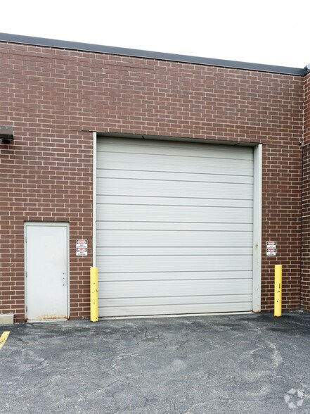 More Photos Of 545-549 W Lake St, Elmhurst Warehouse For Lease