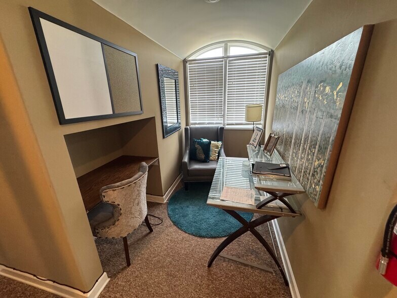 More Photos Of 3265 W Sarazens Cir, Memphis Office For Sale