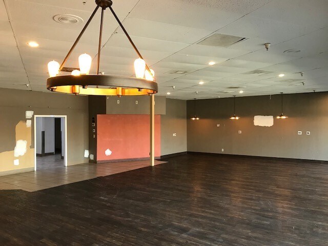 More Photos Of 5048-5060 N Blackstone Ave, Fresno Unknown For Lease
