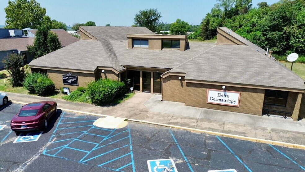 More Photos Of 810 Newman Dr, Helena Office For Sale