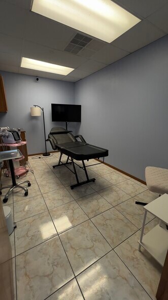 More Photos Of 8407 Bandera Rd, San Antonio Coworking Space