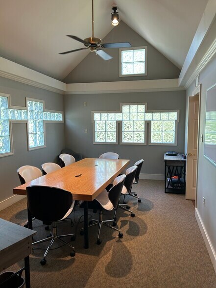 More Photos Of 879 Fritztown Rd, Sinking Spring Office For Sale