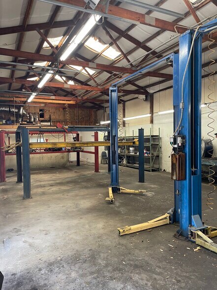 More Photos Of 1478 HWY 17 North, Mt Pleasant, SC 29464, Mount Pleasant Auto Repair For Lease