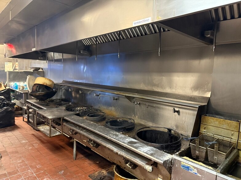 More Photos Of 4511-4517 N Oakland Ave, Shorewood Storefront For Lease