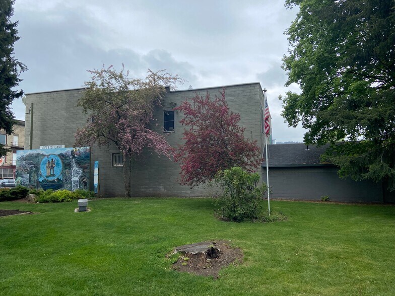 More Photos Of 6249 W Maine St, Spirit Lake Restaurant For Sale