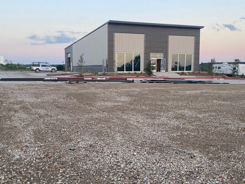 More Photos Of 109 Carl Kessler Blvd, Mineral Wells Showroom For Lease