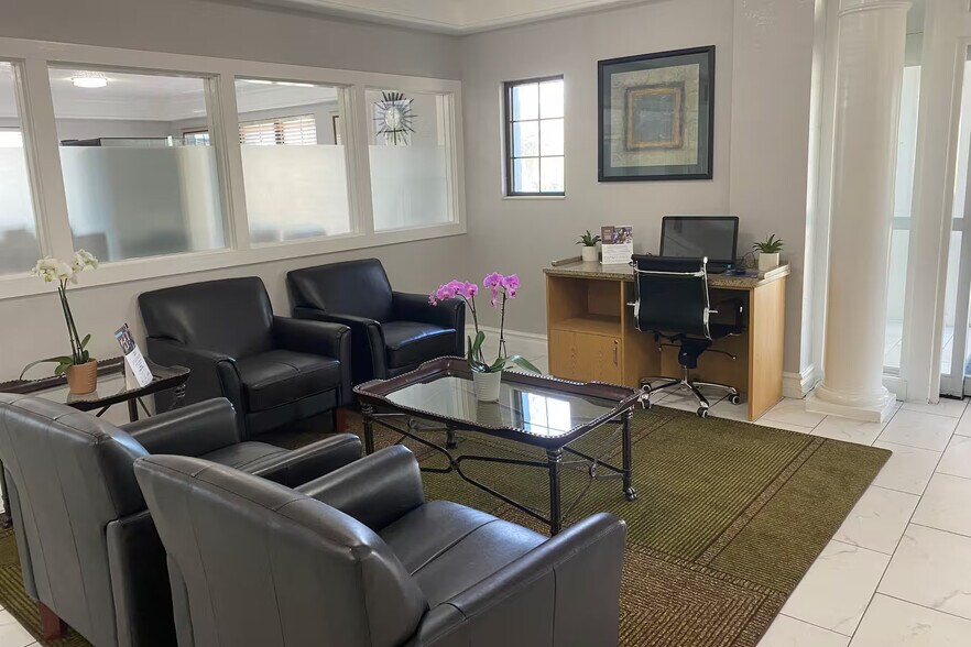 More Photos Of 1415 W Dundee Rd, Arlington Heights Hotel For Sale