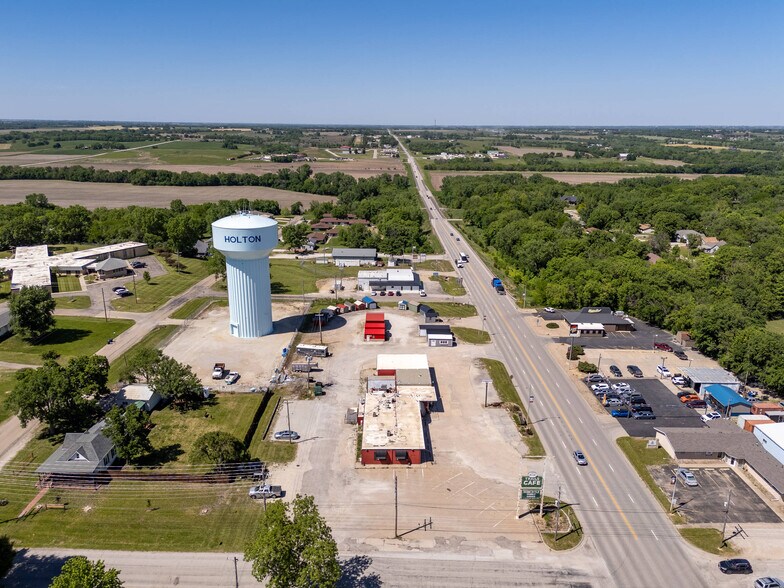 More Photos Of 601 Arizona Ave, Holton General Retail For Sale