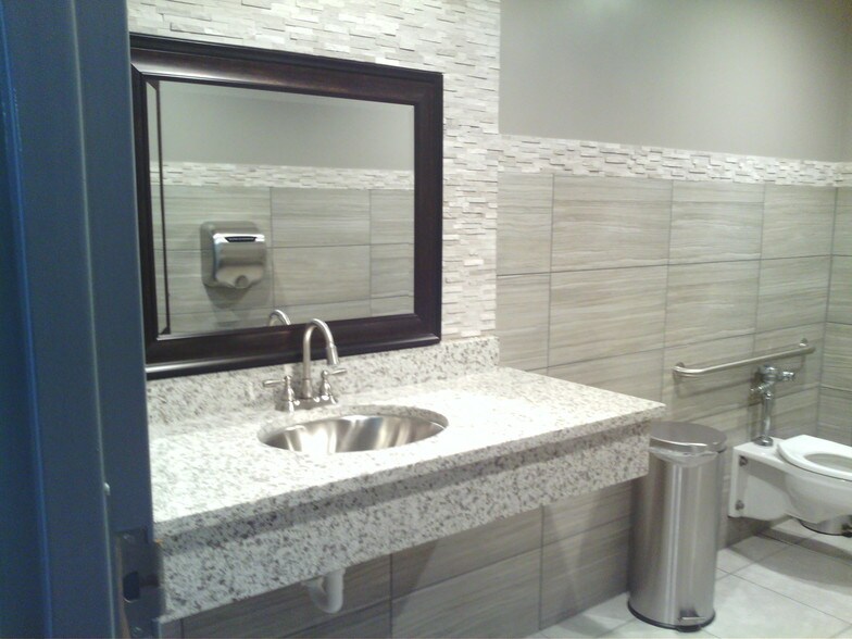 More Photos Of 640 E St. Charles Rd, Carol Stream Medical For Lease