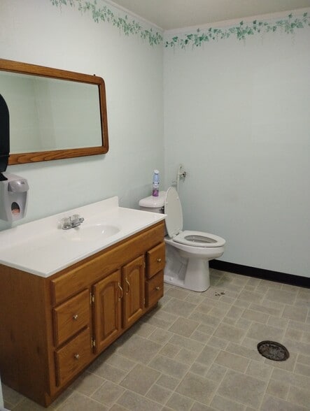 More Photos Of 906 Elm St, Coffeyville Religious Facility For Sale