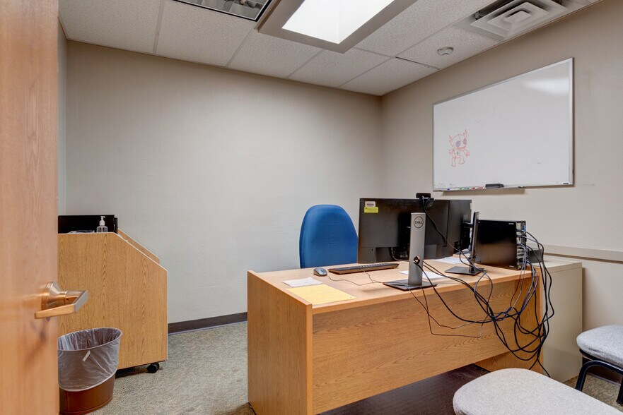 More Photos Of 499 NE Midway Blvd, Oak Harbor Office For Sale