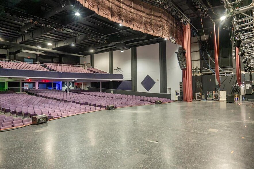 More Photos Of 430 Munroe Ave, Wisconsin Dells Theater Concert Hall For Sale