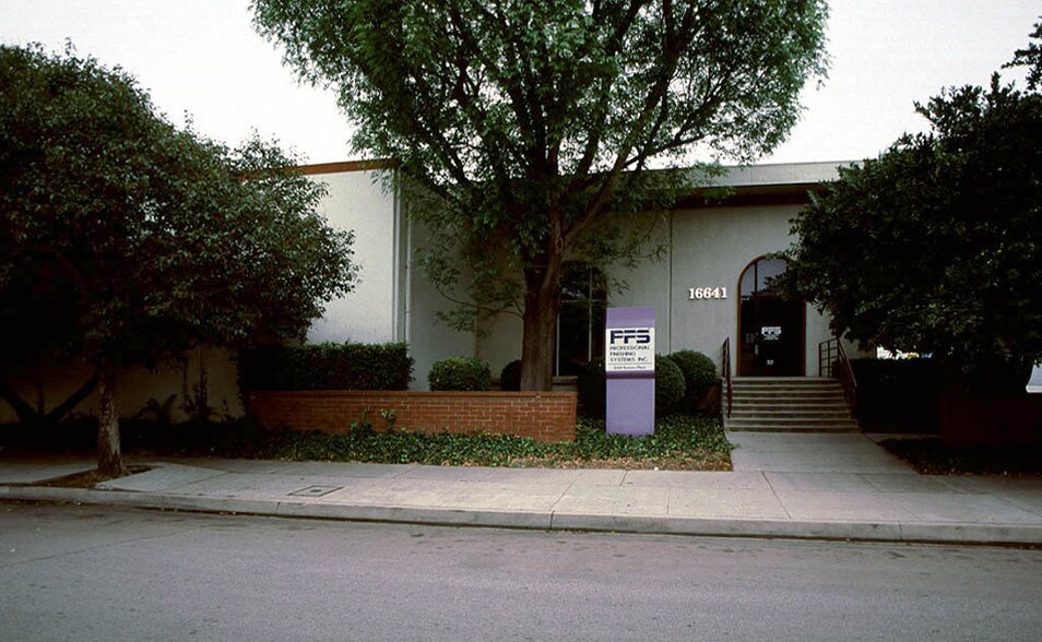 More Photos Of 16641 Roscoe Pl, North Hills Warehouse For Lease