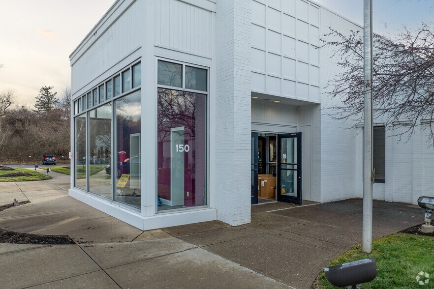 More Photos Of 150 Thorn Hill Rd, Warrendale Warehouse For Lease