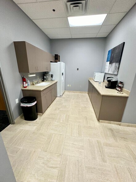More Photos Of 7575 E Redfield Rd, Scottsdale Flex For Lease