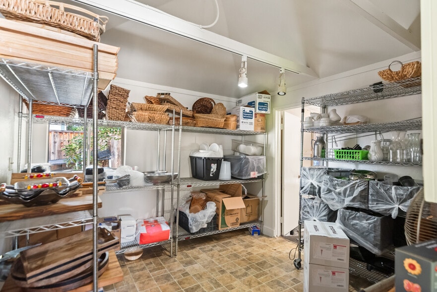 More Photos Of 14496 Oak Pl, Saratoga Restaurant For Sale