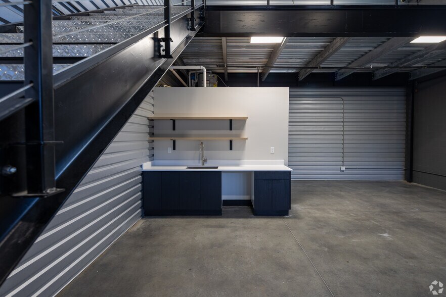 More Photos Of , Alpharetta Flex For Sale