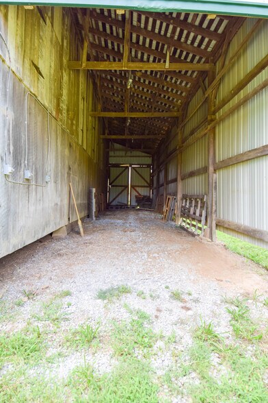 More Photos Of 1201 Old Hopewell Rd, Castalian Springs Showroom For Sale