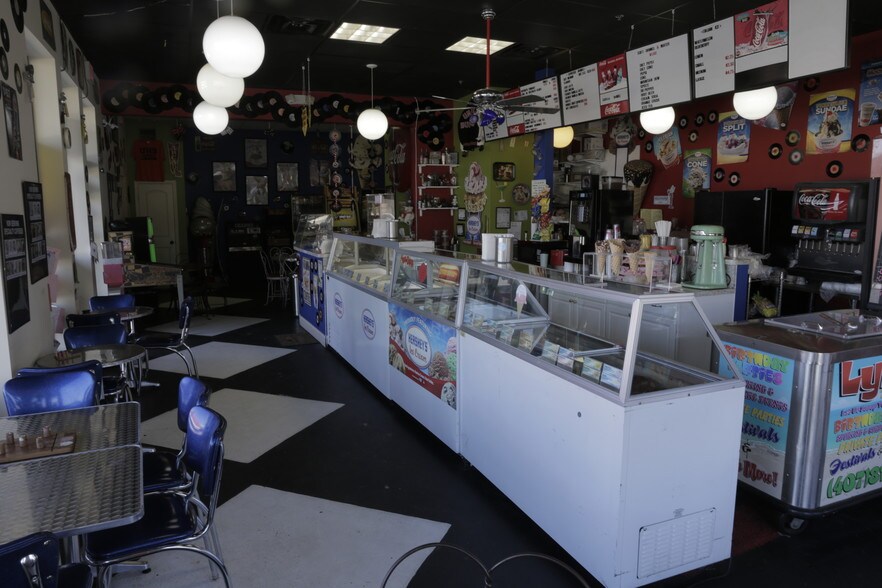 More Photos Of 80 N Central Ave, Umatilla Storefront Retail Residential For Sale