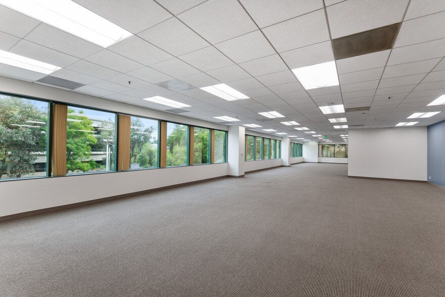 More Photos Of 5550 Topanga Canyon Blvd, Woodland Hills Office For Lease