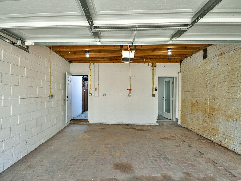 More Photos Of 515 11th St SE, Washington Storefront Retail Office For Sale