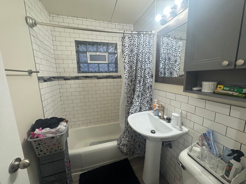 More Photos Of 944 N 20th St, Milwaukee Apartments For Sale