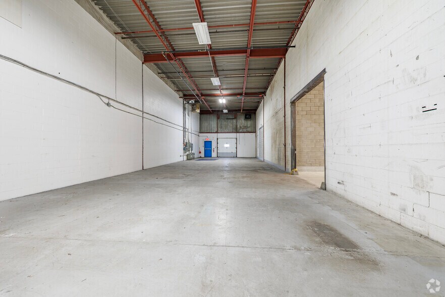 More Photos Of 509-549 Av Lépine, Dorval Warehouse For Lease
