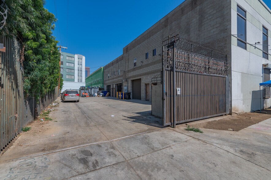 More Photos Of 462-472 E 4th St, Los Angeles General Retail For Sale