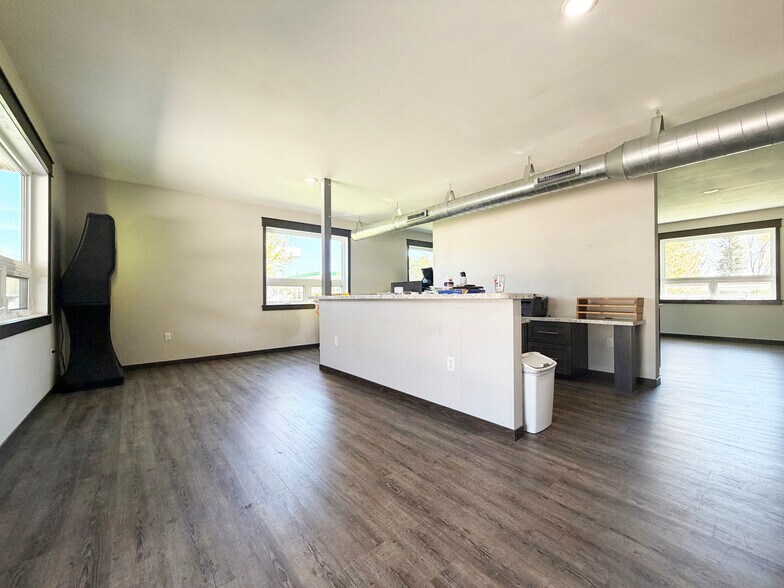 More Photos Of 359 Elm st, New Auburn Freestanding For Sale