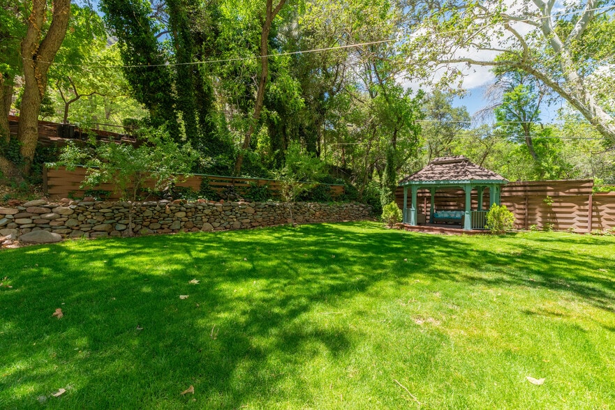 More Photos Of 4548 N State Route 89A, Sedona Hotel For Sale