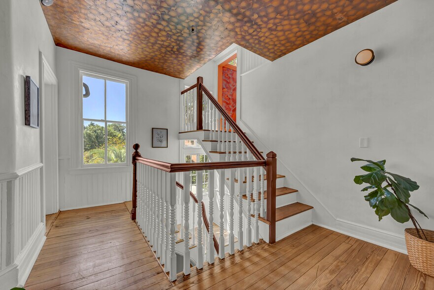 More Photos Of 118 S 4th St, Wilmington Hospitality For Sale