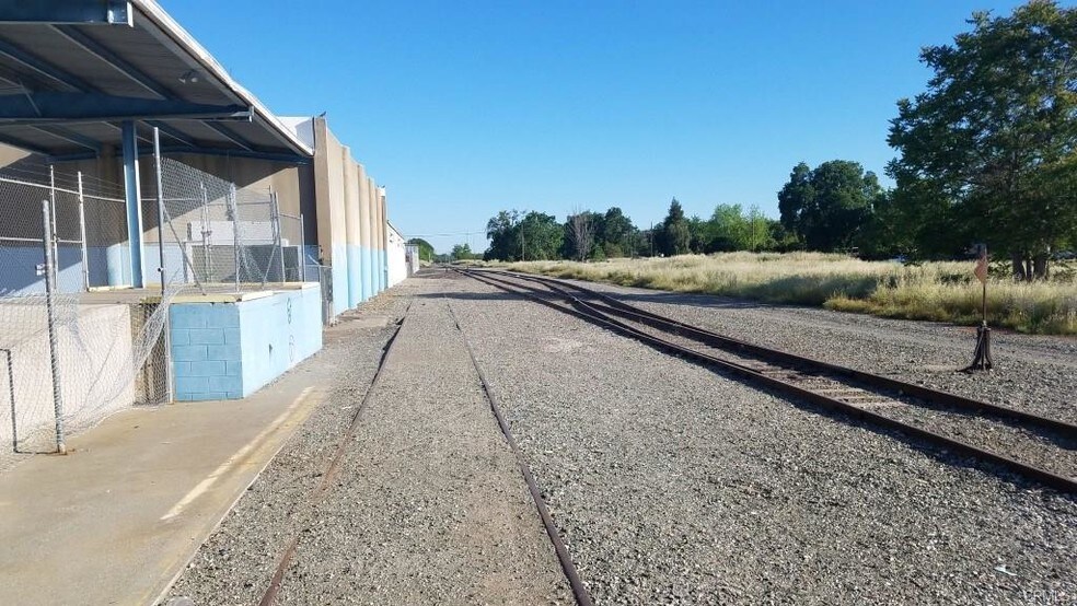 More Photos Of 250 Walsh Ave, Hamilton City Distribution For Sale