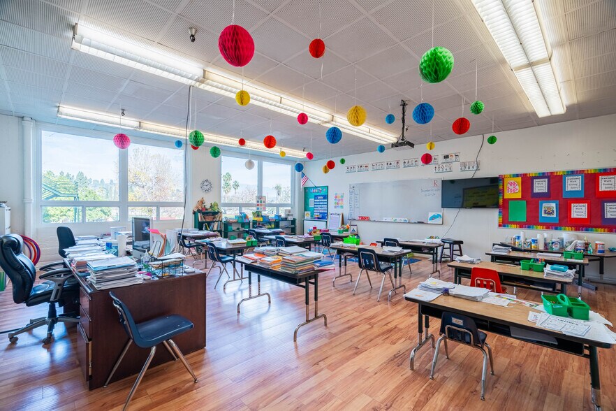More Photos Of 2911 N San Fernando Rd, Los Angeles Schools For Lease