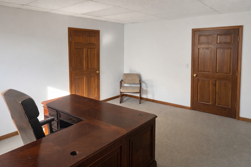 Primary Photo Of 102 E Main St, Warrenton Coworking Space