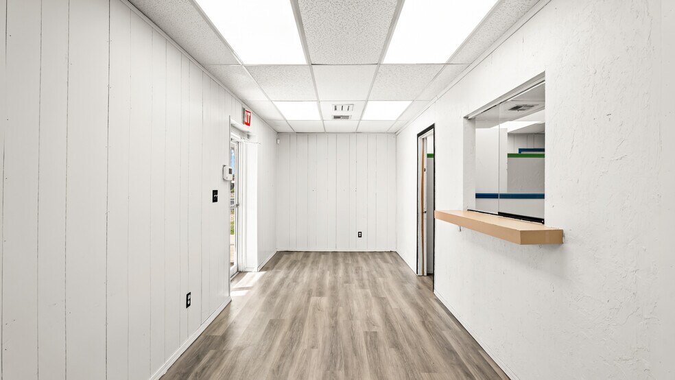 More Photos Of 8720 S Penn Ave, Oklahoma City Office For Sale