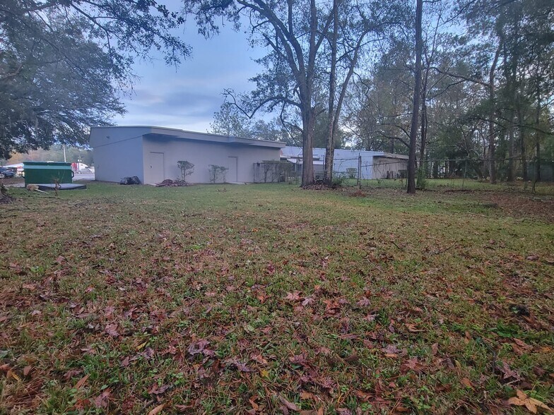 More Photos Of 8428 New Kings Rd, Jacksonville Storefront Retail Office For Lease