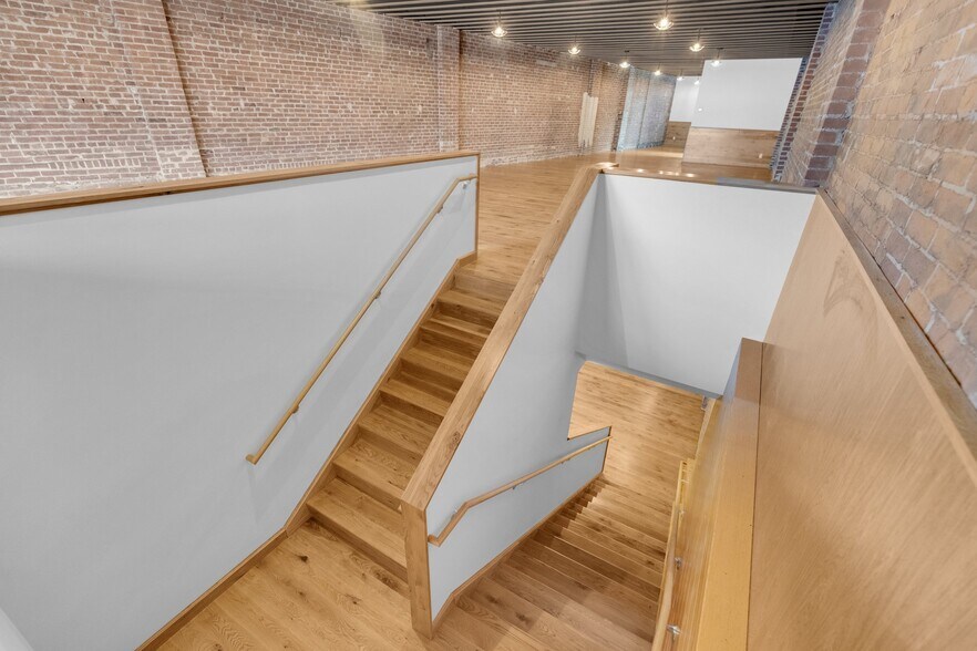 More Photos Of 35 Center St, Southington Storefront Retail Office For Lease