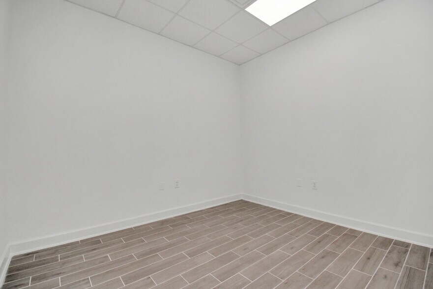 More Photos Of 12425 W Airport Blvd, Sugar Land Light Distribution For Sale