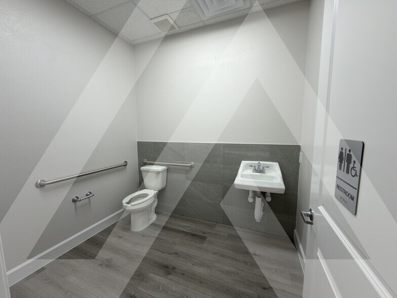 More Photos Of 18723 Mueschke Rd, Cypress Office For Lease