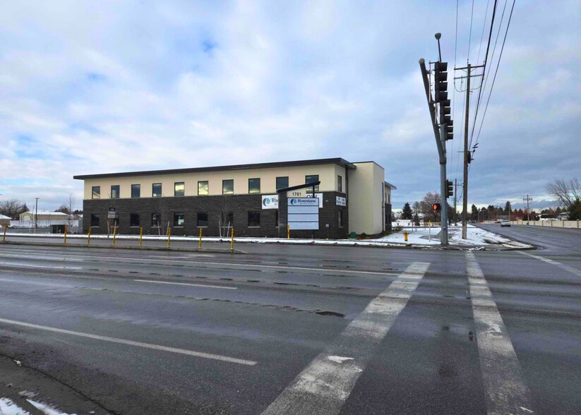 More Photos Of 1701 Prairie, Hayden Medical For Lease