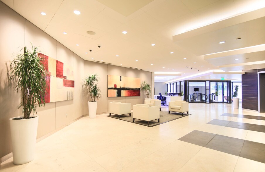 More Photos Of 800 W 6th St, Los Angeles Office For Lease