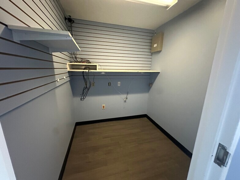 More Photos Of 2710 Nashville Rd, Bowling Green Supermarket For Lease