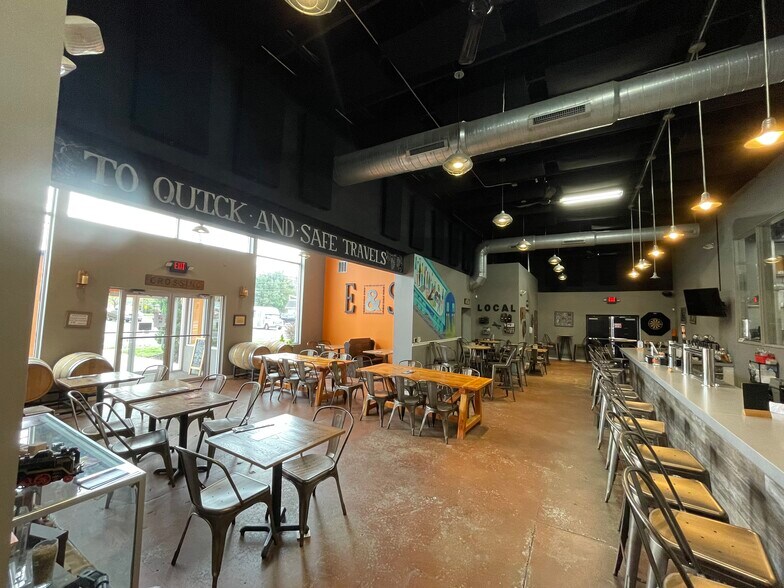 More Photos Of 1003 N Evergreen Ave, Woodbury Restaurant For Sale