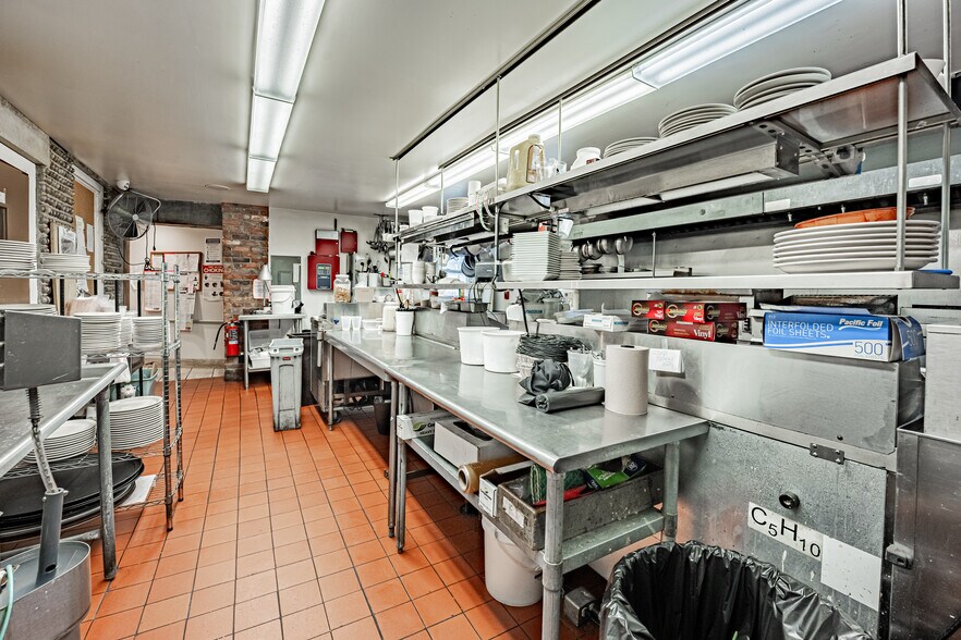 More Photos Of 310 Lake St, Wilson Hotel For Sale