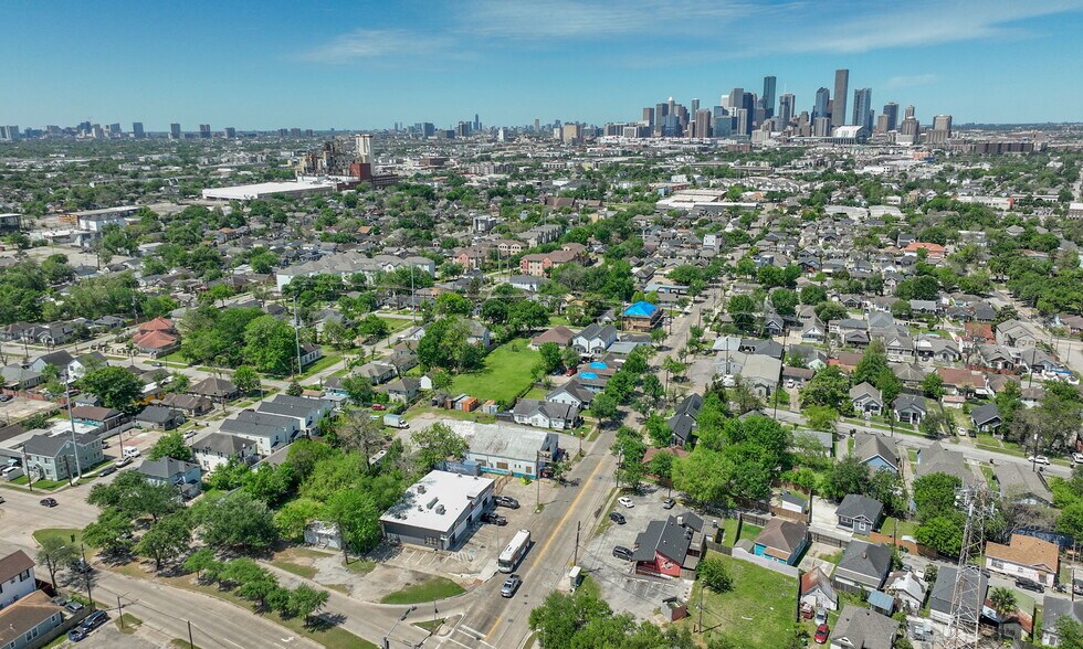 More Photos Of 4610 Canal St, Houston Showroom For Sale