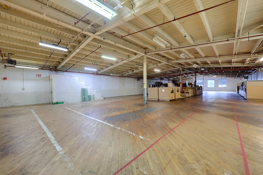 More Photos Of 704 Main St, Akron Flex For Sale