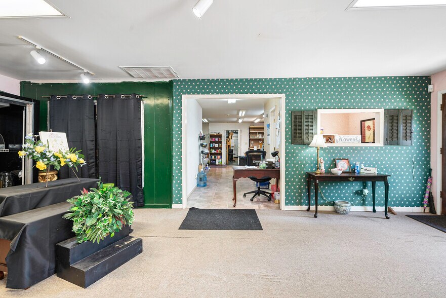 More Photos Of 25 Strickland St, Fairburn Freestanding For Lease