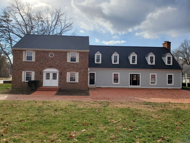 More Photos Of 1678 Village Green, Crofton General Retail For Sale